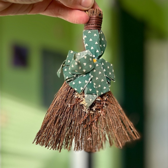 Other - ❌SOLD Cottagecore Olde Handcrafted Handmade Hay Broom With Bow Art